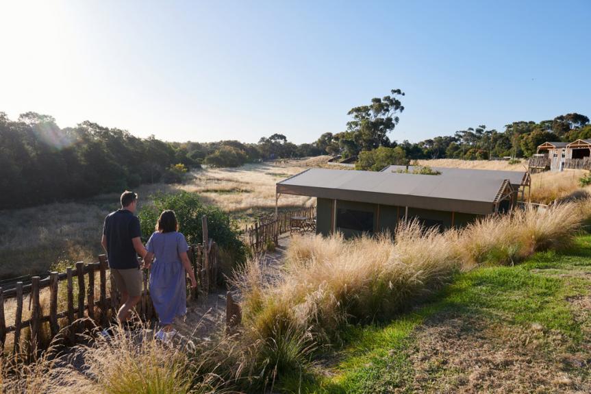 42610 Slumber Safari Werribee Open Range Zoo Couple attending Slumber Safari at Werribee Open Range Zoo. Slumber 42