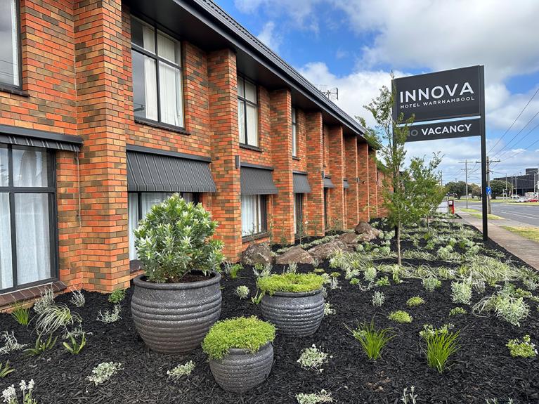Innova Motel LR