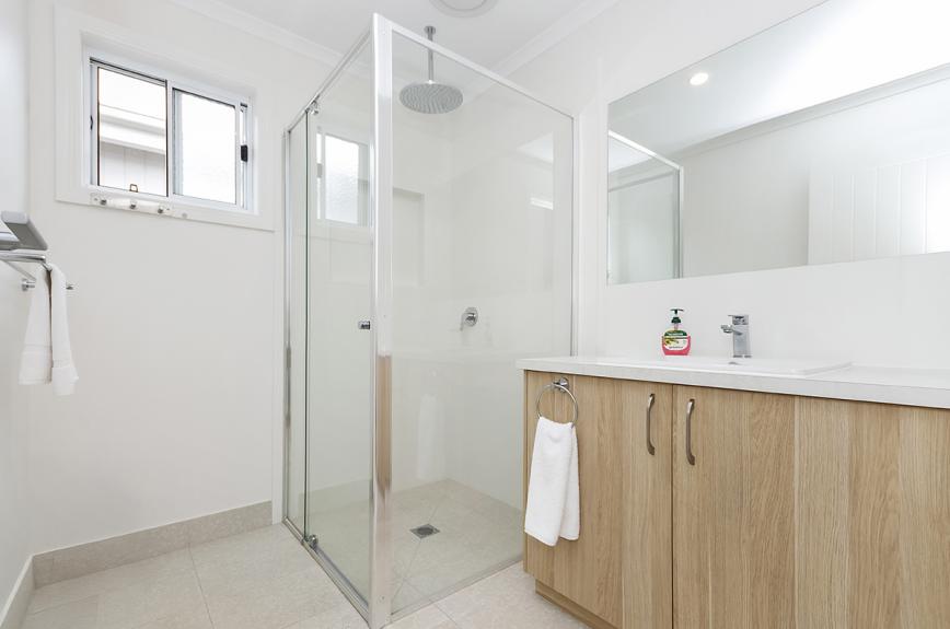 Southcombe Deluxe Villas Bathroom 1