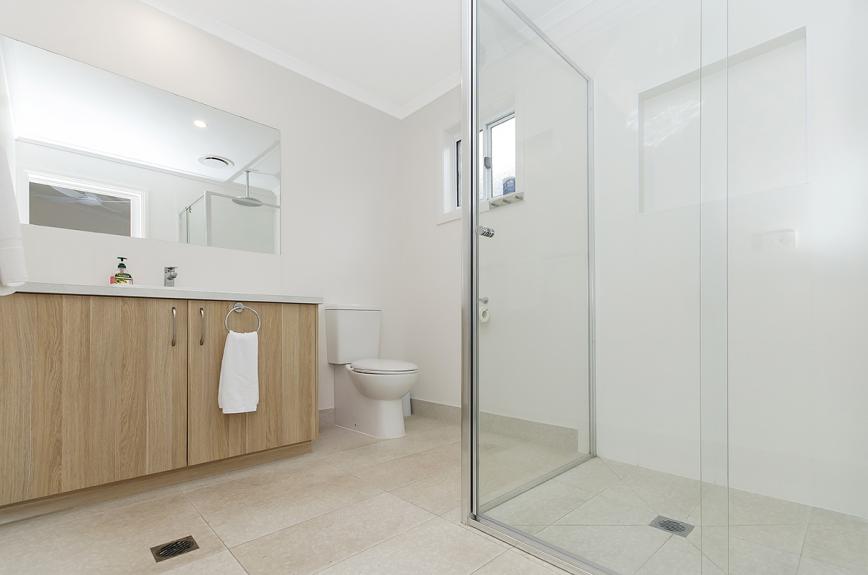 Southcombe Deluxe Villas Bathroom 2